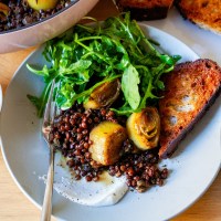 braised leeks and lentils with arugula and yogurt