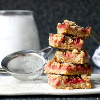 strawberry rhubarb crisp bars